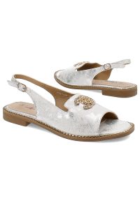 Białe Sandały S.Barski Eleganckie Obuwie Damskie Z Broszką. Okazja: na co dzień. Zapięcie: pasek. Kolor: biały. Materiał: skóra ekologiczna. Sezon: lato. Styl: elegancki #5