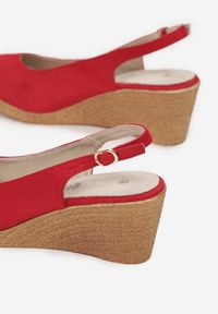 Born2be - Czerwone Sandały Axiphosia. Nosek buta: okrągły. Zapięcie: pasek. Kolor: czerwony. Materiał: skóra. Wzór: ze splotem, aplikacja, gładki. Obcas: na koturnie. Wysokość obcasa: średni #4