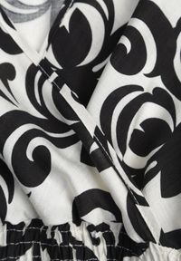 Born2be - Czarna Wiskozowa Sukienka z Kopertowym Dekoltem i Gumkami w Talii Shyraya. Okazja: na co dzień. Typ kołnierza: dekolt kopertowy. Kolor: czarny. Materiał: wiskoza. Typ sukienki: kopertowe. Styl: casual #4