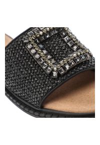 Czarne Klapki Artiker Wygodne Obuwie damskie Z Broszką. Okazja: na co dzień. Kolor: czarny. Materiał: skóra ekologiczna. Wzór: aplikacja. Styl: klasyczny, casual, elegancki #5