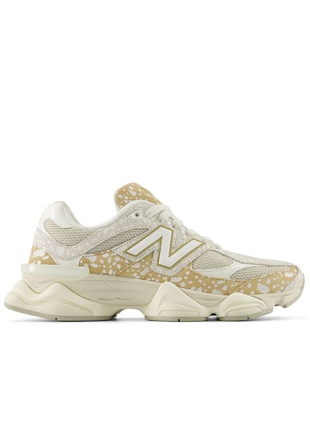 Buty unisex New Balance U90604VW - beżowe. Okazja: na co dzień. Kolor: beżowy. Materiał: zamsz, materiał, skóra, guma, syntetyk. Szerokość cholewki: normalna. Sport: turystyka piesza
