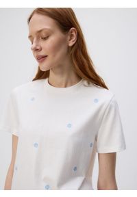 Reserved - T-shirt z haftem - biały. Kolor: biały. Materiał: bawełna. Wzór: haft