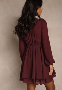 Renee - Bordowa Siateczkowa Sukienka o Rozkloszowanym Kroju z Dekoltem w Serek Zennela. Okazja: na co dzień. Typ kołnierza: dekolt w serek. Kolor: czerwony. Materiał: jeans, poliester. Typ sukienki: rozkloszowane. Styl: casual, elegancki #4