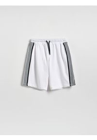 Reserved - Bawełniane szorty - biały. Kolor: biały. Materiał: bawełna #1
