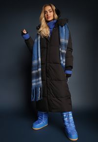 Renee - Czarna Długa Kurtka z Pikowaniem z Odpinanym Kapturem i Wsuwanymi Kieszeniami Daitras. Kolor: czarny. Długość: długie. Styl: elegancki #4