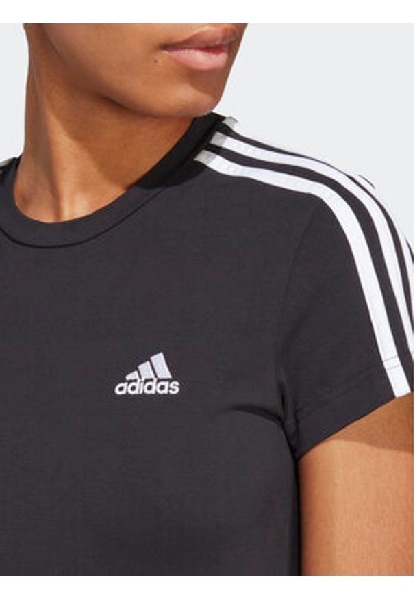 Adidas - adidas Sukienka codzienna Essentials 3-Stripes Tee Dress IC8785 Czarny Fitted Fit. Okazja: na co dzień. Kolor: czarny. Materiał: bawełna. Typ sukienki: proste. Styl: casual