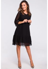 Sukienki.shop - Sukienka rozkloszowana midi z falbankami dekolt V szyfonowa czarna. Okazja: na randkę. Typ kołnierza: kołnierz z falbankami. Kolor: czarny. Materiał: szyfon. Styl: wizytowy. Długość: midi #1