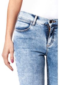 Wrangler - WRANGLER HIGH RISE SKINNY WROCK BLUE W27HSV24S. Stan: podwyższony. Wzór: aplikacja #5