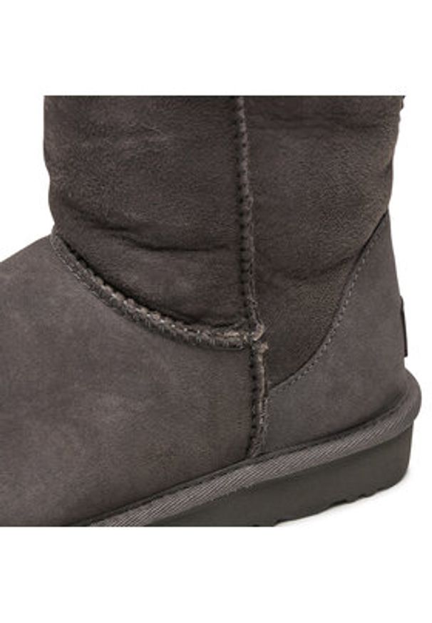 Ugg Śniegowce W Classic Short II 1016223 Szary. Kolor: szary. Materiał: skóra