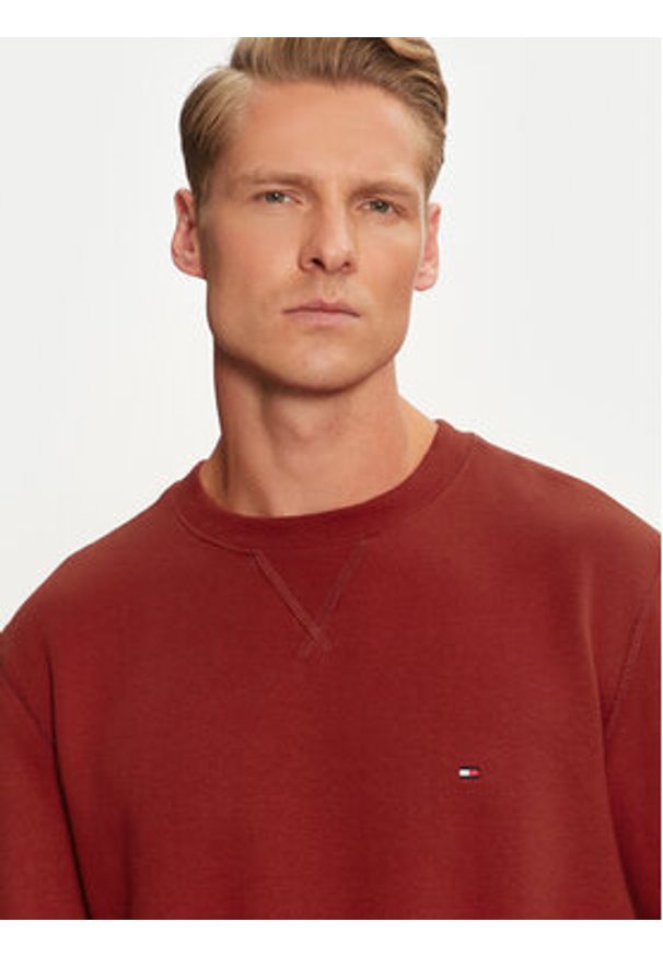 TOMMY HILFIGER - Tommy Hilfiger Bluza Essential MW0MW37232 Czerwony Regular Fit. Kolor: czerwony. Materiał: bawełna, syntetyk