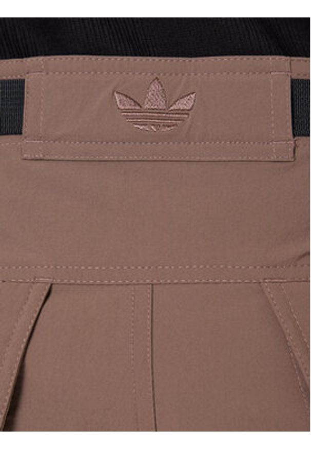 Adidas - adidas Spodnie materiałowe Premium Essentials Archive Utility JW1082 Brązowy Loose Fit. Kolor: brązowy. Materiał: syntetyk