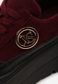 Born2be - Bordowe Sneakersy Vices na Platformie Zdobione Okrągłą Aplikacją Wodvire. Okazja: na spacer, na co dzień. Nosek buta: okrągły. Kolor: czerwony. Materiał: jeans. Szerokość cholewki: normalna. Wzór: aplikacja. Obcas: na platformie. Sport: turystyka piesza #4