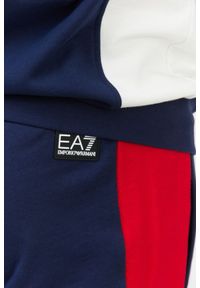 EA7 Emporio Armani - EA7 Granatowe spodnie męskie Olimpia milano. Kolor: niebieski. Materiał: bawełna. Wzór: nadruk, aplikacja #6