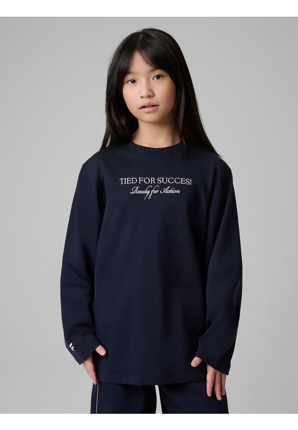4f - 4F Longsleeve loose z nadrukiem dziewczęcy - granatowy 122/128 (6-8 lat). Okazja: na co dzień, na spacer, na uczelnię. Kolor: niebieski. Materiał: bawełna, dzianina. Długość rękawa: długi rękaw. Wzór: nadruk. Sezon: lato. Styl: casual