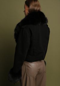 Born2be - Czarna Ocieplana Kurtka Ramoneska z Futrem przy Kołnierzu i Rękawach Mevesala. Kolor: czarny. Materiał: futro. Długość: krótkie #2