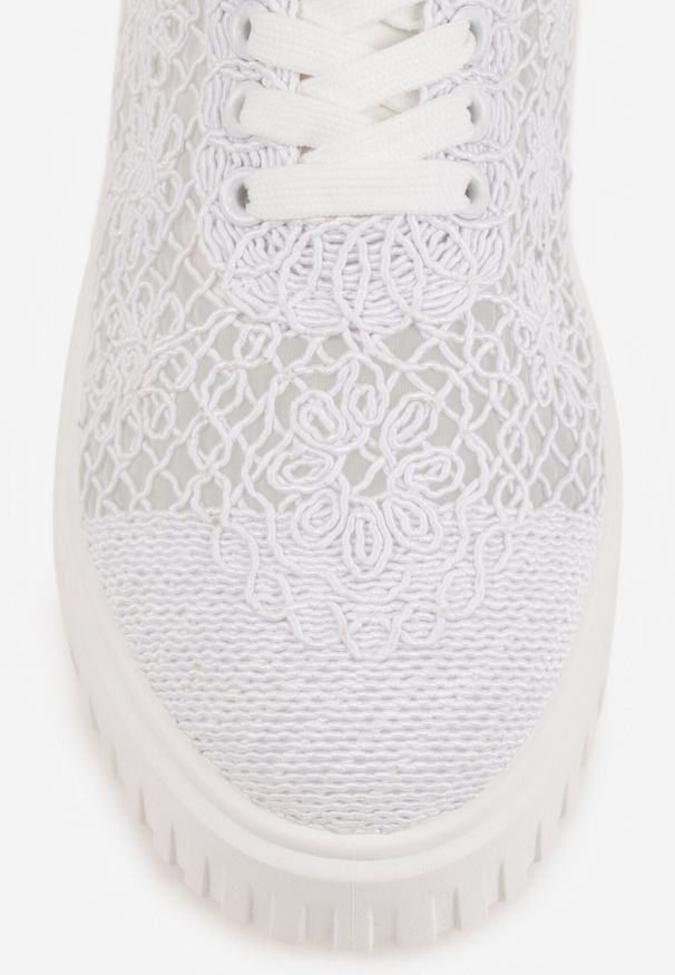 Born2be - Białe Ażurowe Sneakersy Vices na Grubej Podeszwie z Tłoczeniem Luminise. Okazja: na co dzień. Kolor: biały. Materiał: jeans. Szerokość cholewki: normalna. Wzór: ażurowy