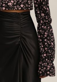 Renee - Czarna Spódnica Dracoth. Kolor: czarny. Materiał: tkanina, guma. Wzór: gładki. Styl: klasyczny #2