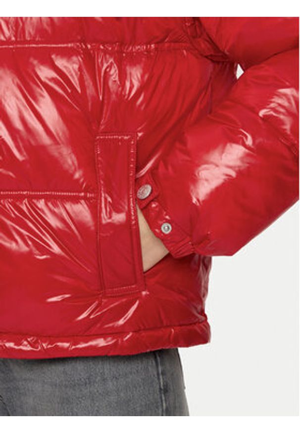 Tommy Jeans Kurtka puchowa DW0DW20210 Czerwony Regular Fit. Kolor: czerwony. Materiał: syntetyk