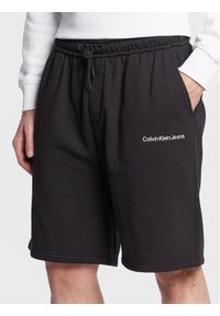 Calvin Klein Jeans Szorty sportowe J30J322916 Czarny Relaxed Fit. Kolor: czarny. Materiał: bawełna, syntetyk. Styl: sportowy