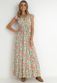 Born2be - Jasnozielona Sukienka Kopertowa z Gumką w Pasie w Kwiaty Pive. Typ kołnierza: kołnierz z falbankami. Kolor: zielony. Materiał: tkanina, materiał, wiskoza. Wzór: kwiaty. Typ sukienki: kopertowe. Długość: maxi #5