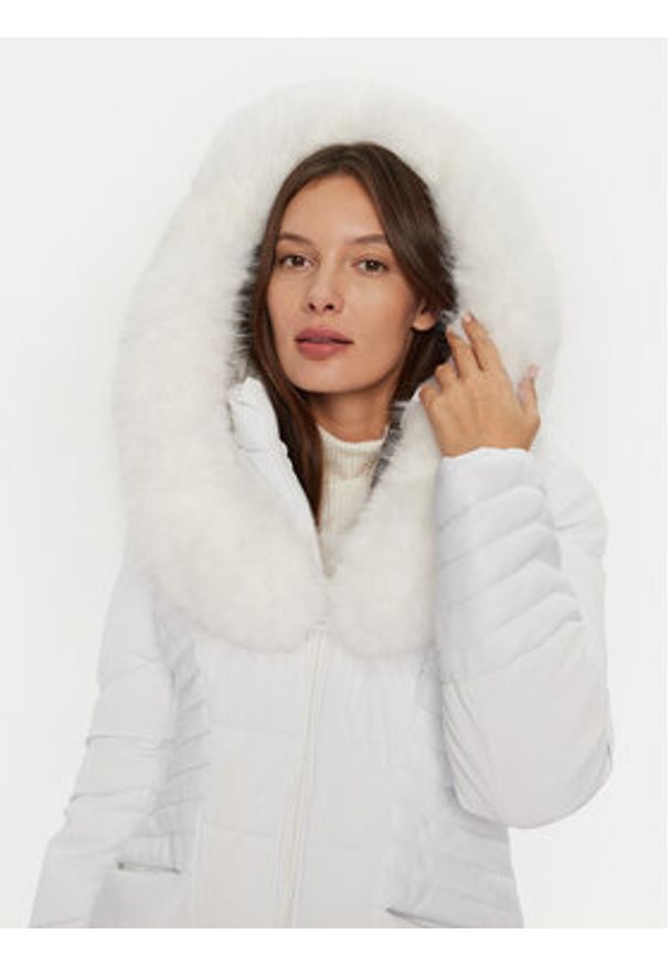 Guess Kurtka puchowa New Oxana W4BL61 WGLZ0 Biały Regular Fit. Kolor: biały. Materiał: syntetyk