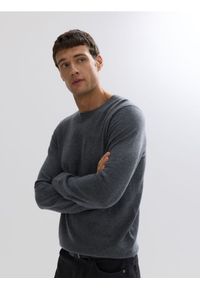 Reserved - Sweter z wełny merino - szary. Kolor: szary. Materiał: wełna