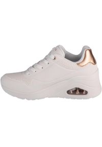 skechers - Buty do chodzenia damskie Skechers Wht Uno Wedge. Kolor: biały. Materiał: materiał, syntetyk. Szerokość cholewki: normalna. Sport: turystyka piesza
