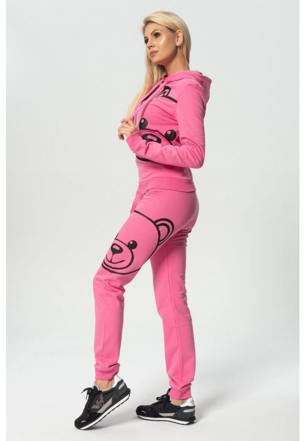 MOSCHINO Różowe spodnie dresowe damskie. Kolor: różowy. Materiał: dresówka. Wzór: nadruk