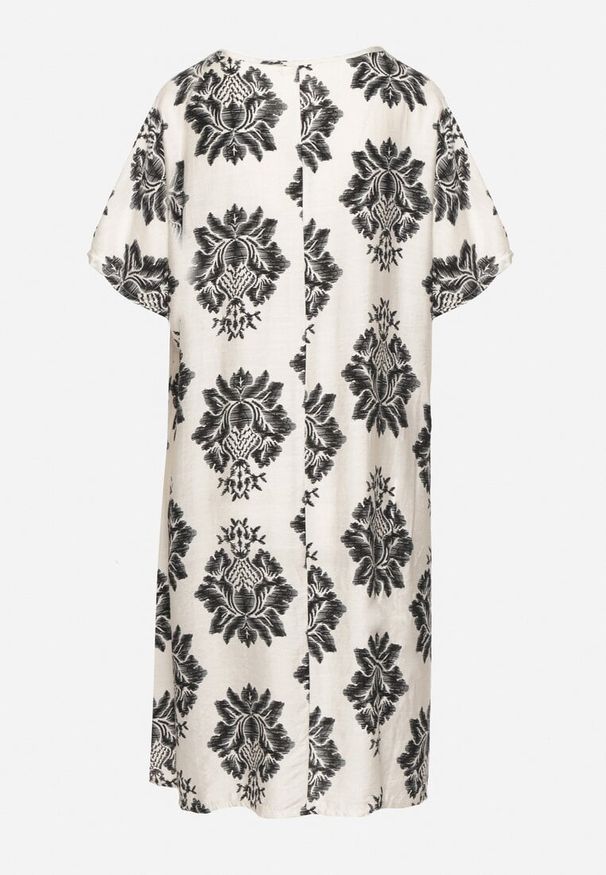 Born2be - Czarna Pudełkowa Sukienka z Wiskozy Ozdobiona Geometrycznym Wzorem Emilavie. Okazja: na co dzień. Typ kołnierza: dekolt w kształcie V. Kolor: czarny. Materiał: wiskoza. Wzór: aplikacja, geometria. Typ sukienki: proste. Styl: elegancki, klasyczny, casual