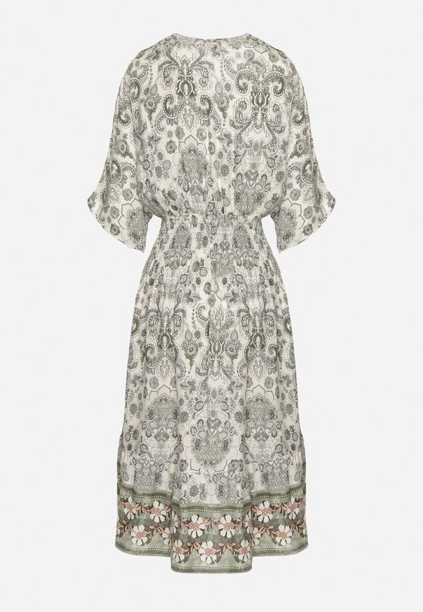 Born2be - Ciemnozielona Sukienka z Wiskozy w Ornamentalny Wzór z Szeroką Gumką w Pasie Tanissla. Okazja: na co dzień, na randkę, do pracy, na spotkanie biznesowe. Typ kołnierza: dekolt w kształcie V. Kolor: zielony. Materiał: wiskoza. Długość rękawa: krótki rękaw. Sezon: wiosna, lato. Styl: biznesowy, klasyczny, casual, elegancki