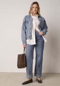 Born2be - Niebieskie Jeansy Bawełniane z Asymetrycznym Zapięciem i Wywiniętymi Nogawkami Ellenesta. Okazja: na spacer, na co dzień. Kolor: niebieski. Styl: casual, elegancki #2