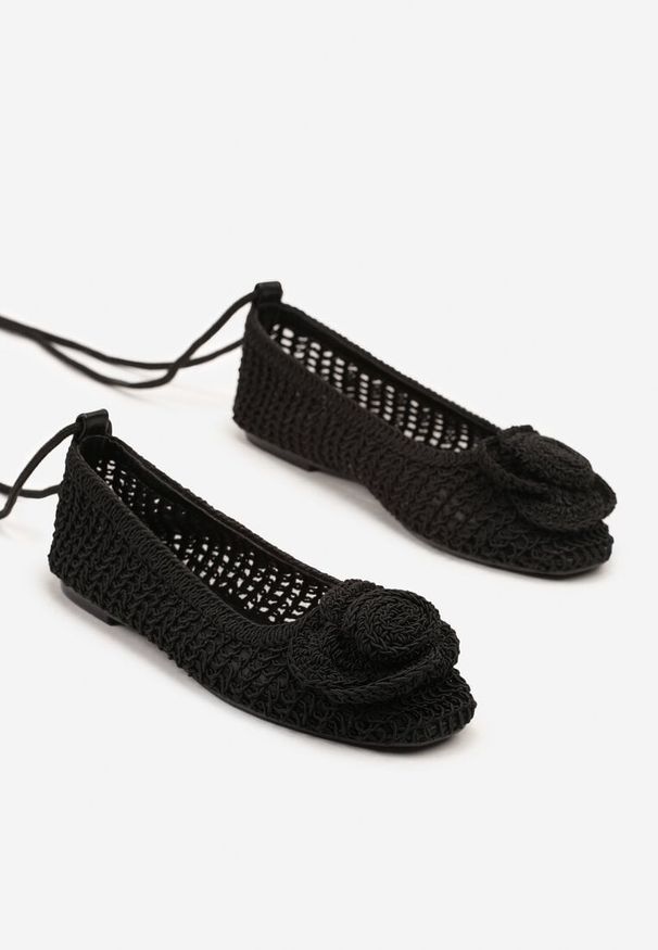 Born2be - Czarne Ażurowe Balerinki z Kwiatami 3D Clevielle. Okazja: na spacer, na co dzień, na imprezę. Kolor: czarny. Materiał: jeans. Wzór: kwiaty, ażurowy. Sezon: lato. Styl: casual