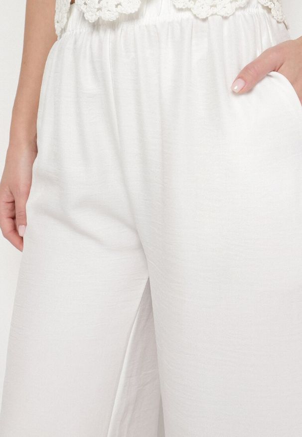 Born2be - Białe Szerokie Spodnie Palazzo z Wysokim Stanem Aranwenna. Okazja: na spacer, na co dzień. Stan: podwyższony. Kolor: biały. Styl: casual, elegancki