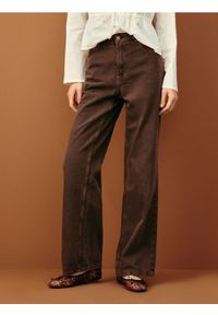 Sinsay - Jeansy wide leg - brązowy. Kolor: brązowy #1