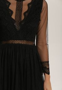 Born2be - Czarna Sukienka Describi. Kolor: czarny. Materiał: tiul, koronka. Długość rękawa: długi rękaw. Wzór: aplikacja, koronka. Styl: elegancki, wizytowy. Długość: midi #4