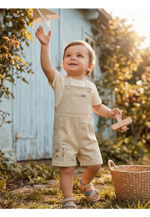 Sinsay - Jeansowe szorty ogrodniczki - beżowy. Kolor: beżowy. Materiał: jeans