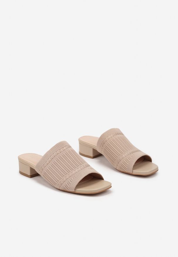 Born2be - Beżowe Klapki na Obcasie z Tłoczoną Cholewką Dolianne. Okazja: na co dzień. Kolor: beżowy. Sezon: lato. Obcas: na obcasie. Styl: elegancki, casual. Wysokość obcasa: średni