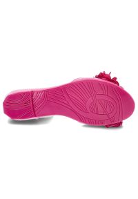 Różowe Sandały Seastar Blue Modne Obuwie Damskie. Kolor: różowy. Materiał: jeans, tkanina, materiał. Wzór: kwiaty, aplikacja. Sezon: lato. Obcas: na obcasie. Wysokość obcasa: niski