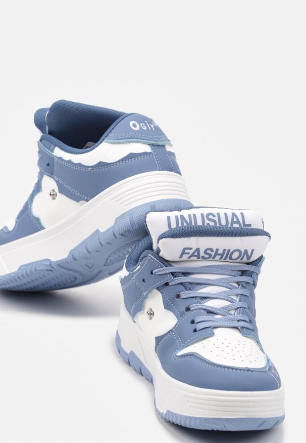 Renee - Niebieskie Sneakersy na Płaskiej Podeszwie Ozdobione Napisami Griefra. Nosek buta: okrągły. Zapięcie: sznurówki. Kolor: niebieski. Materiał: materiał. Wzór: aplikacja, napisy. Obcas: na płaskiej podeszwie. Wysokość obcasa: niski