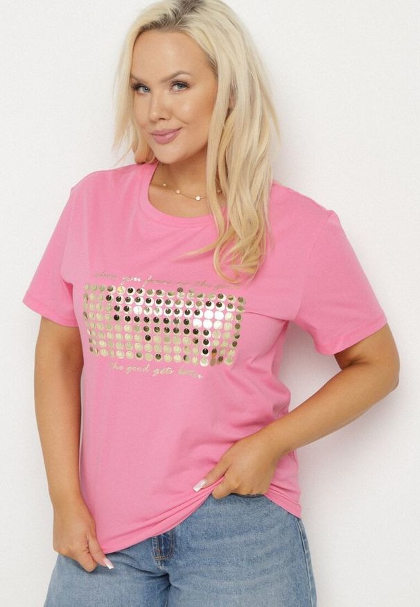 Born2be - Różowy T-shirt Bawełniany Ozdobiony Cekinami Lirenell. Okazja: na co dzień, do pracy. Kolor: różowy. Materiał: bawełna. Wzór: aplikacja. Styl: glamour, klasyczny, casual