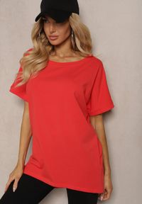 Renee - Czerwony Bawełniany T-shirt Oversize z Krótkim Rękawem i Dłuższym Tyłem Zanimara. Kolor: czerwony. Materiał: bawełna. Długość rękawa: krótki rękaw. Długość: krótkie #4