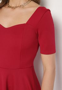 Born2be - Bordowa Sukienka z Bufiastymi Rękawami Nerilune. Kolor: czerwony. Styl: elegancki, klasyczny