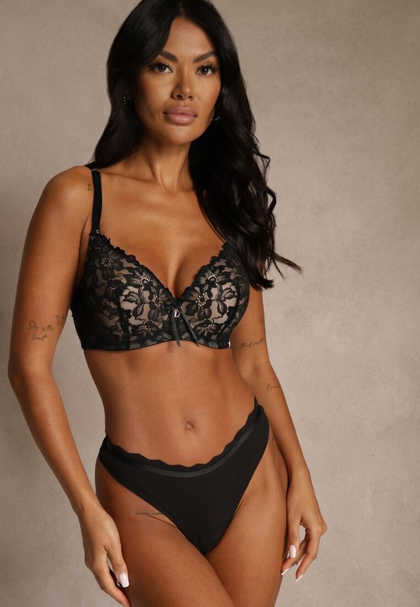 Renee - Czarno-Beżowy Biustonosz Ozdobiony Koronką i Kokardką Aqiany. Kolor: czarny. Materiał: koronka. Wzór: koronka, aplikacja