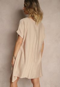 Renee - Beżowa Sukienka o Pudełkowym Kroju z Dłuższymi Bokami Redenise. Okazja: na co dzień. Kolor: beżowy. Materiał: jeans. Długość rękawa: krótki rękaw. Typ sukienki: oversize. Styl: casual