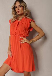 Renee - Pomarańczowa Sukienka Rozkloszowana z Gumką w Talii i Wiązaniem przy Dekolcie Naque. Kolor: pomarańczowy. Materiał: tkanina. Sezon: lato