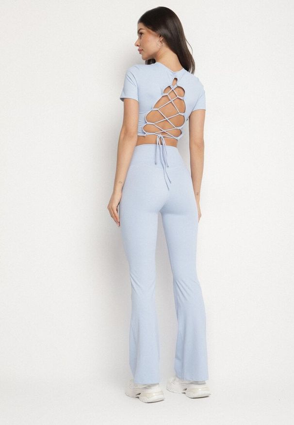 Born2be - Jasnoniebieski Komplet Sportowy Koszulka ze Sznurowaniem i Spodnie Lumarelle. Kolor: niebieski