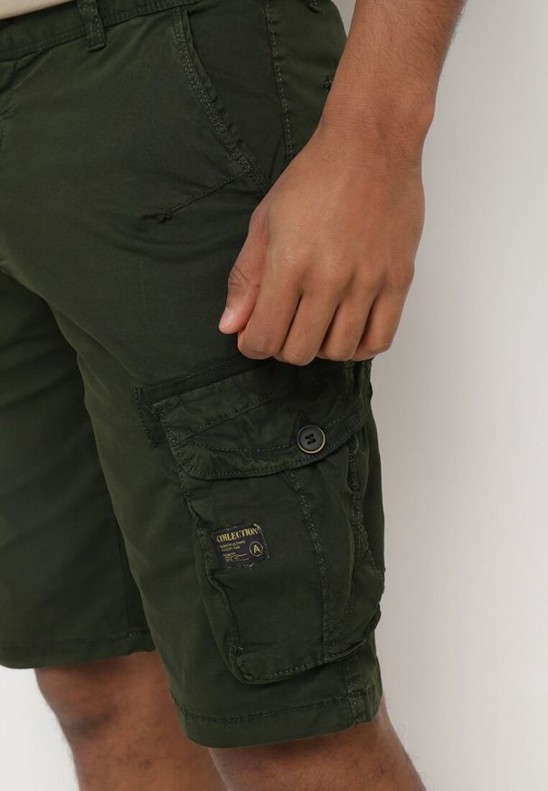 Born2be - Zielone Szorty Bawełniane w Stylu Cargo z Klapami na Kieszeniach Quoolia. Okazja: na co dzień. Kolor: zielony. Materiał: bawełna. Styl: casual