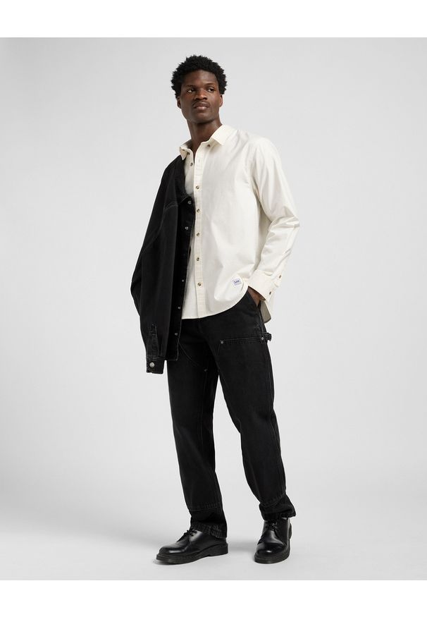 Lee - MESKA KOSZULA LEE NO POCKET BUTTON DOWN ECRU 112370478. Typ kołnierza: button down