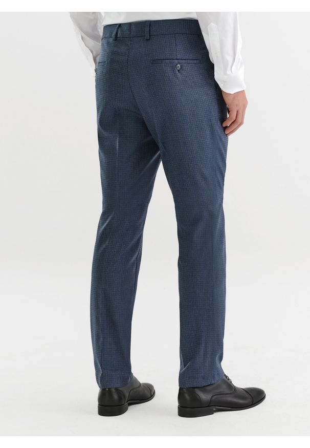 Pako Lorente - PAKO LORENTE – Granatowe spodnie garniturowe w pepitkę. Kolor: niebieski. Materiał: poliester, wiskoza, elastan