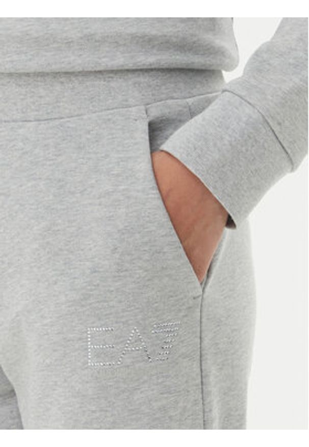 EA7 Emporio Armani Spodnie dresowe 7W000096 AF12473 O8002 Szary Regular Fit. Kolor: szary. Materiał: bawełna